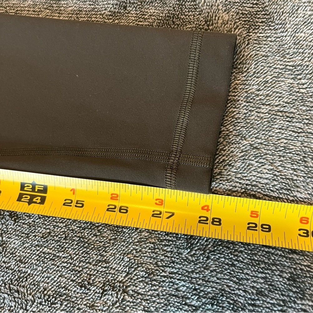 2023 Lululemon Wunder Train High-Rise Tight 28"
Dark Olive Size 6 - Picture 11 of 12